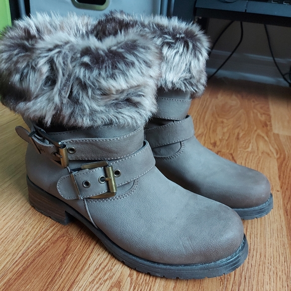 Steve Madden Winter Boots - Picture 2 of 6